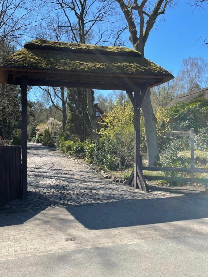 Unter Reet Im Heidedorf Bei Lueneburg Sankt Dionys