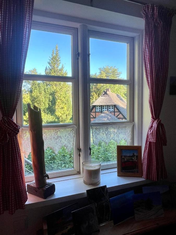 Unter Reet Im Heidedorf Bei Lueneburg * Sankt Dionys